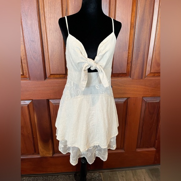 Saints + Secrets Ivory Mini Dress L Tie Front Layers Lace Embroidery Linen - Picture 1 of 10